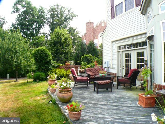 1929 Logan Manor Drive Reston, VA 20190 - Photo 14 of 19 Exterior (Rear)