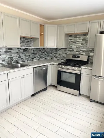 $2,500 | 465 Main Avenue, Unit 2, Wallington, NJ 07057