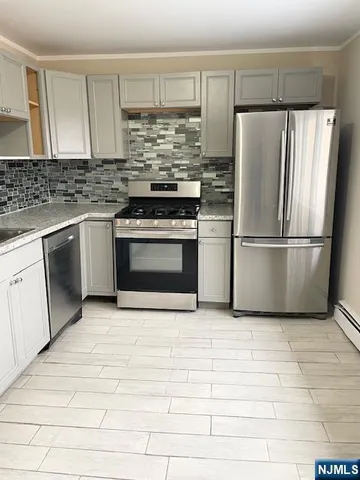 $2,500 | 465 Main Avenue, Unit 2, Wallington, NJ 07057