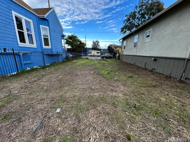 $205,888 | 2621 Market Street, Oakland, CA 94607