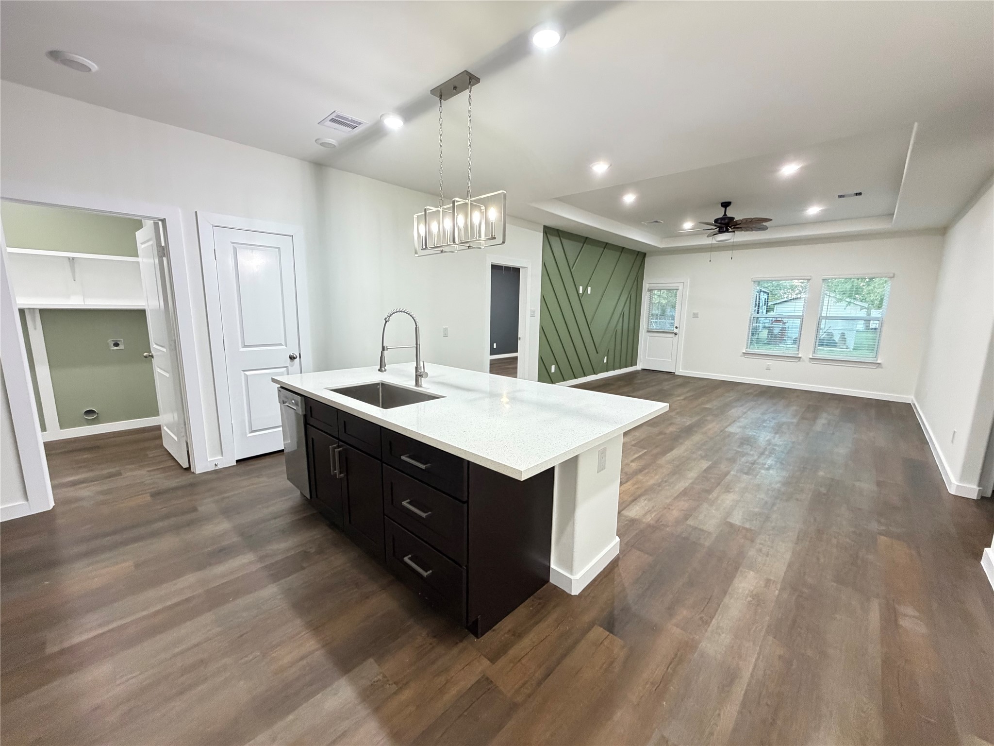 527 Autumn Lane Livingston, TX 77351 - Photo 5 of 13 Kitchen open to the family room