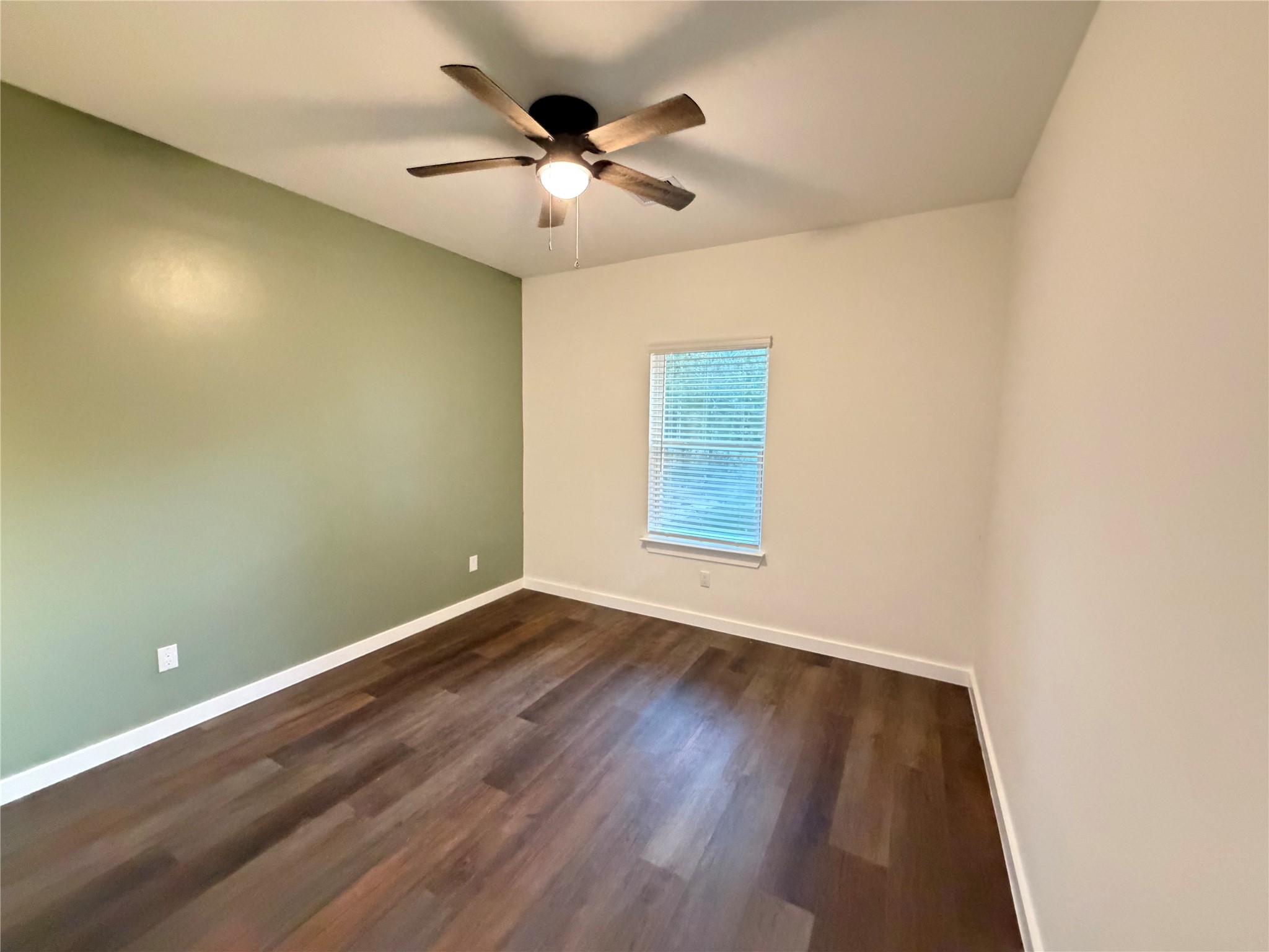 527 Autumn Lane Livingston, TX 77351 - Photo 8 of 13 Second bedroom