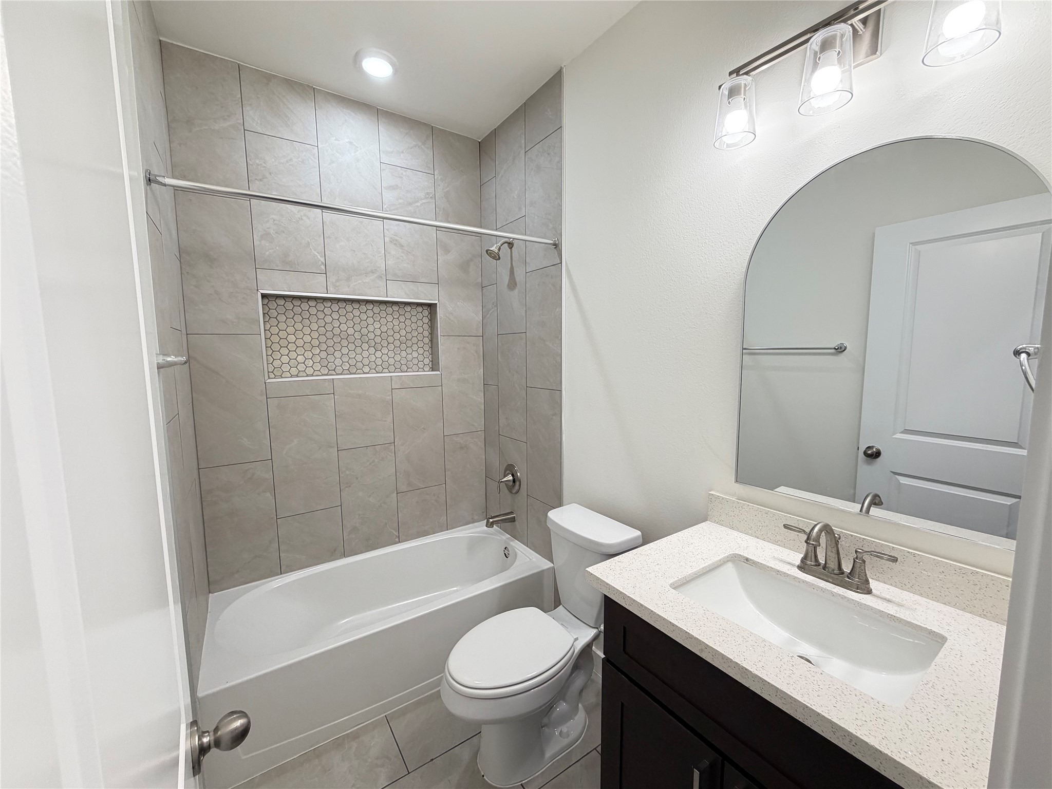 527 Autumn Lane Livingston, TX 77351 - Photo 9 of 13 Second full bath