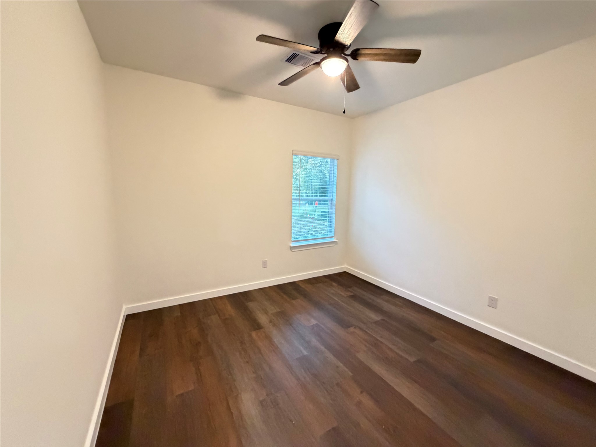 527 Autumn Lane Livingston, TX 77351 - Photo 10 of 13 Third bedroom