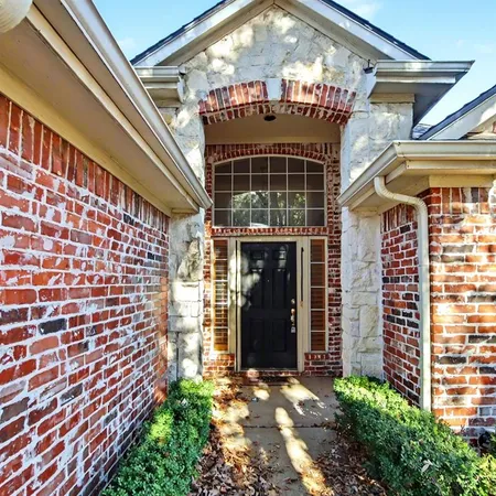 $2,250 | 4905 Canberra Lane, Arlington, TX 76017
