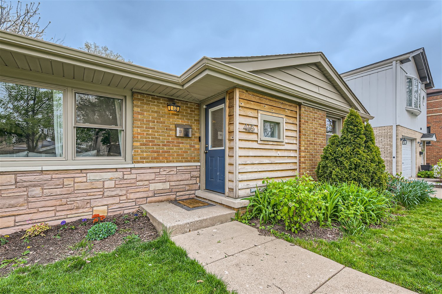 465 Northgate Court Riverside, IL 60546 - Photo 2 of 27 a front view of a house with garden
