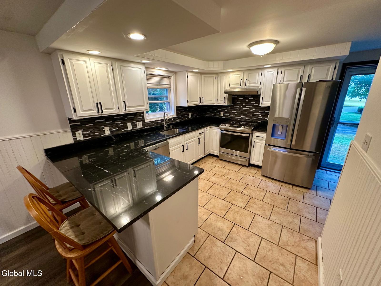 229 Middletown Road Waterford, NY 12188 - Photo 11 of 50 57017180-337b-4680-9a55-229e19dacbe9