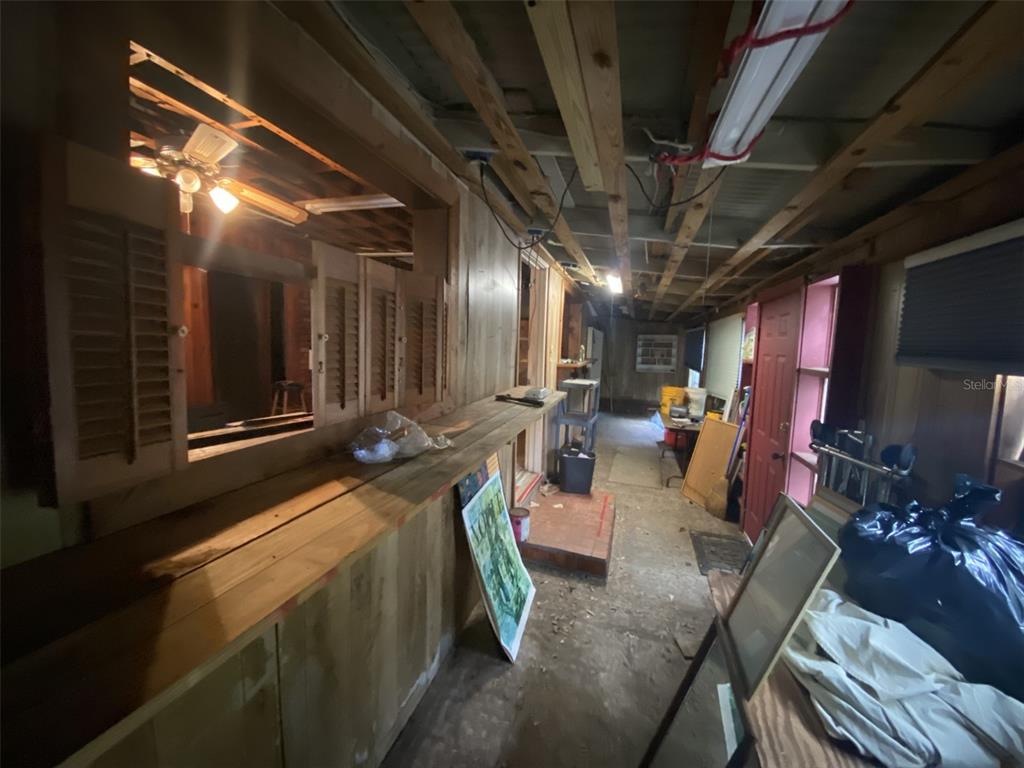 11708 Hills Road Seffner, FL 33584 - Photo 19 of 30 a view of hall way with furniture