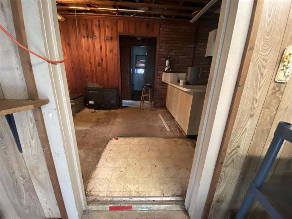 11708 Hills Road Seffner, FL 33584 - Photo 21 of 30 a view of a closet