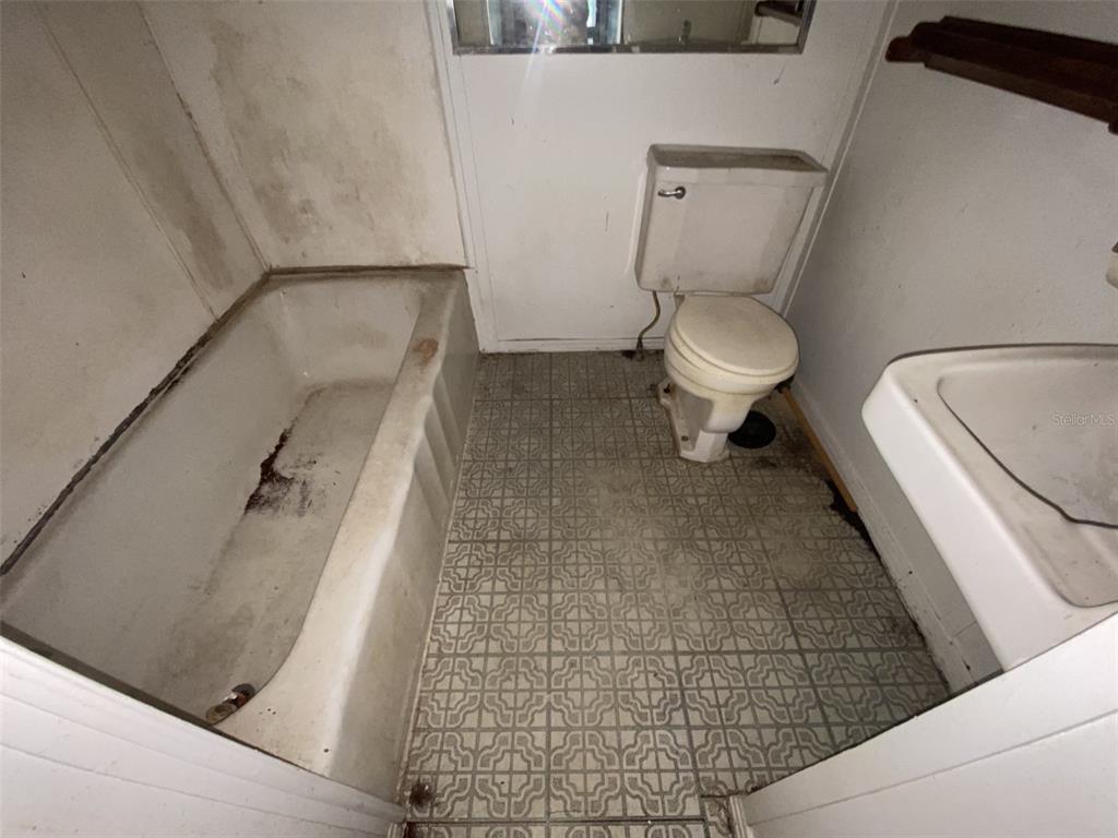 11708 Hills Road Seffner, FL 33584 - Photo 25 of 30 a bathroom with a toilet and a shower