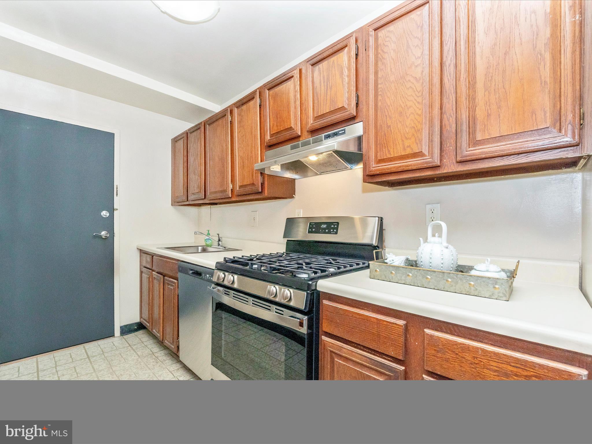 3900 Tunlaw Road Northwest, Unit 603 Washington, DC 20007 - Photo 19 of 61 Kitchen