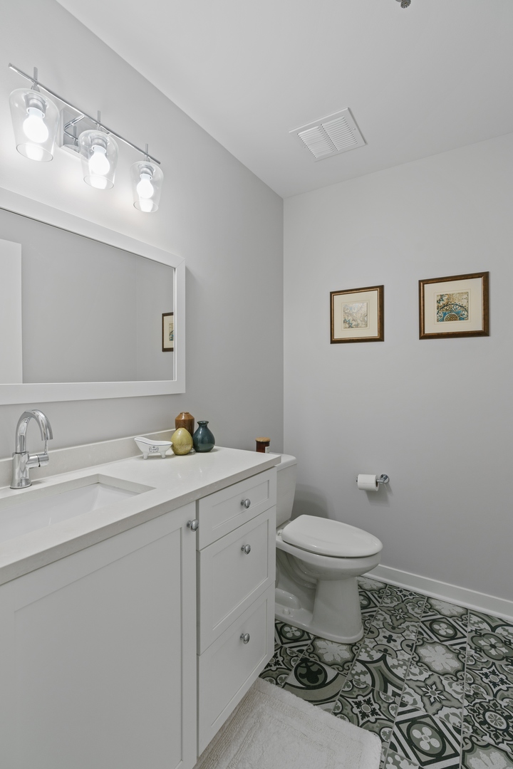 910 West Madison Street, Unit 807 Chicago, IL 60607 - Photo 14 of 17