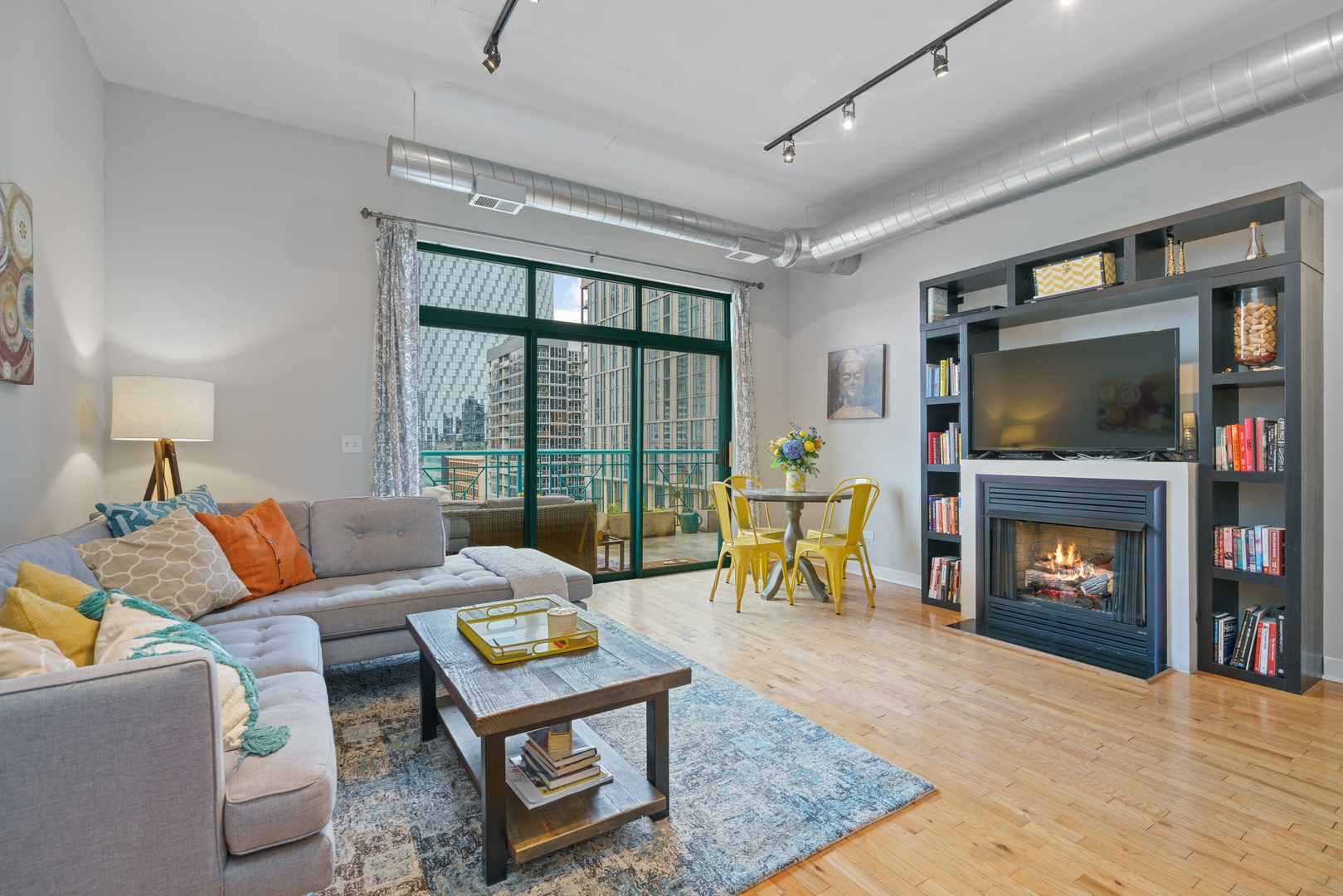 910 West Madison Street, Unit 807 Chicago, IL 60607 - Photo 3 of 17