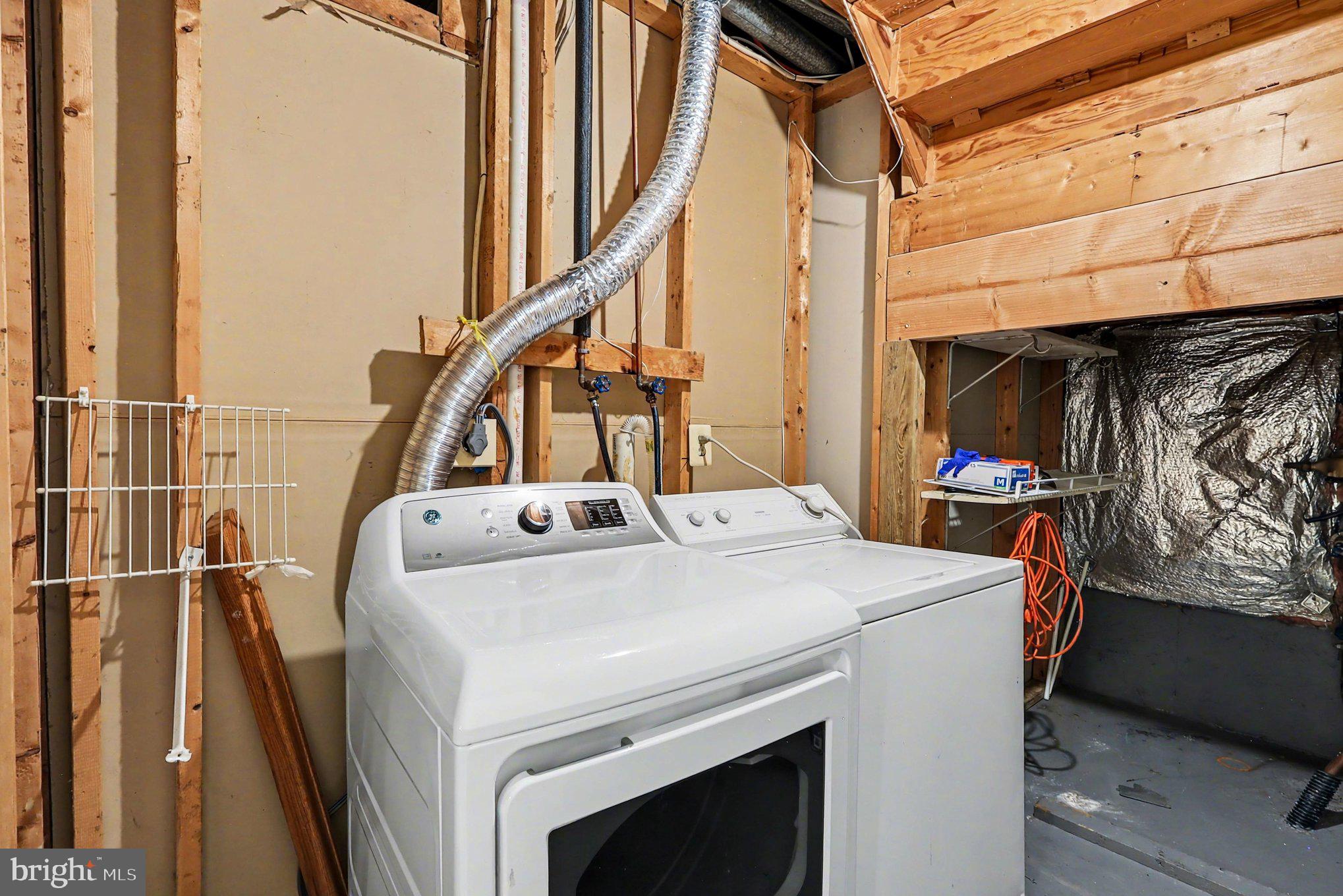 14721 McKnew Road Burtonsville, MD 20866 - Photo 19 of 30 a utility room with dryer and washer