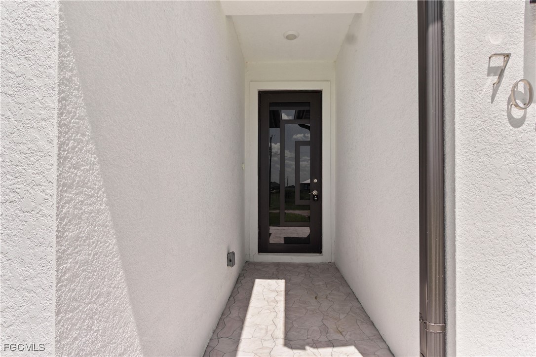 7016 Tide Circle LaBelle, FL 33935 - Photo 5 of 47