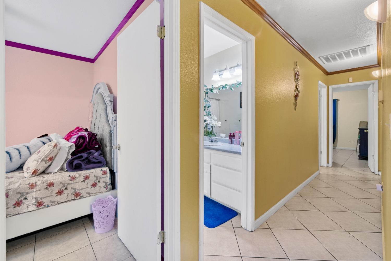 13590 9th Street Parlier, CA 93648 - Photo 22 of 30 a bedroom with a bed and a window