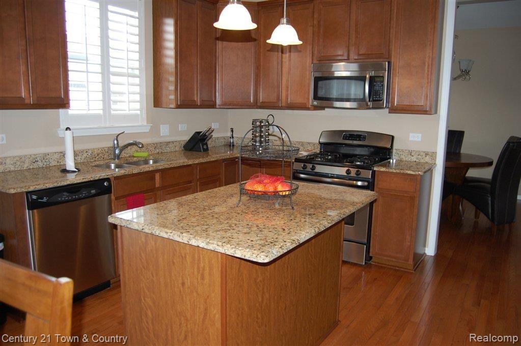 3675 Connors Drive Rochester, MI 48307 - Photo 10 of 25 Kitchen 4