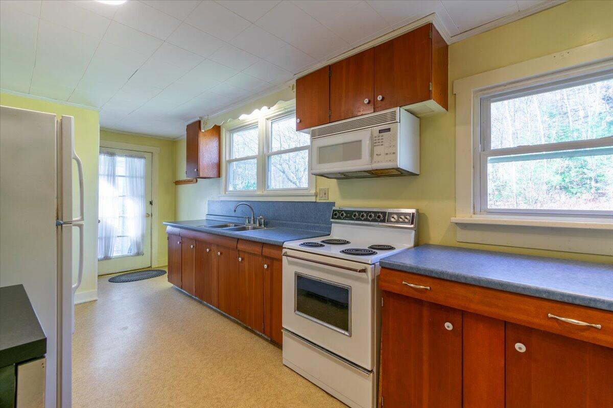 560 Belfast Road Camden, ME 04843 - Photo 8 of 51 560 Belfast Road, Camden