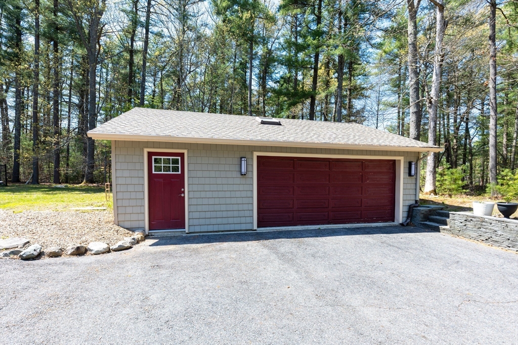 8 Dunham Road Freetown, MA 02702 - Photo 5 of 38