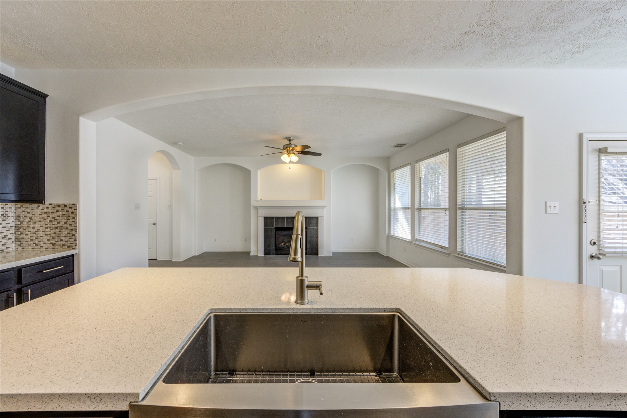 82 West Twinvale Loop Conroe, TX 77384 - Photo 11 of 34