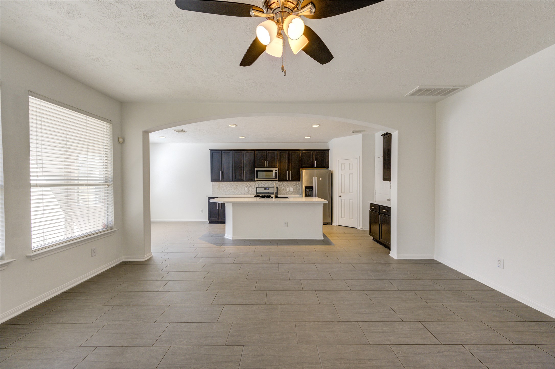 82 West Twinvale Loop Conroe, TX 77384 - Photo 12 of 34