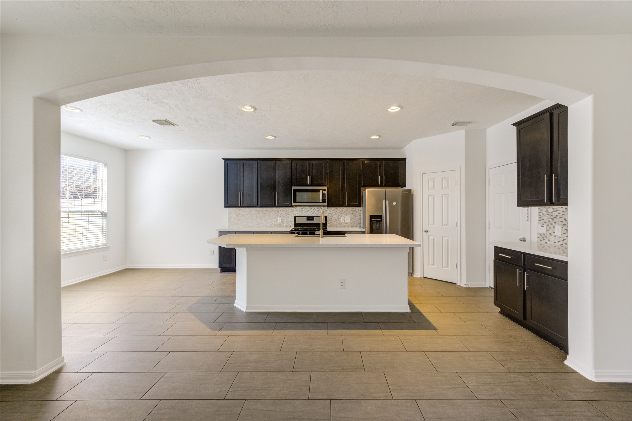 82 West Twinvale Loop Conroe, TX 77384 - Photo 15 of 34