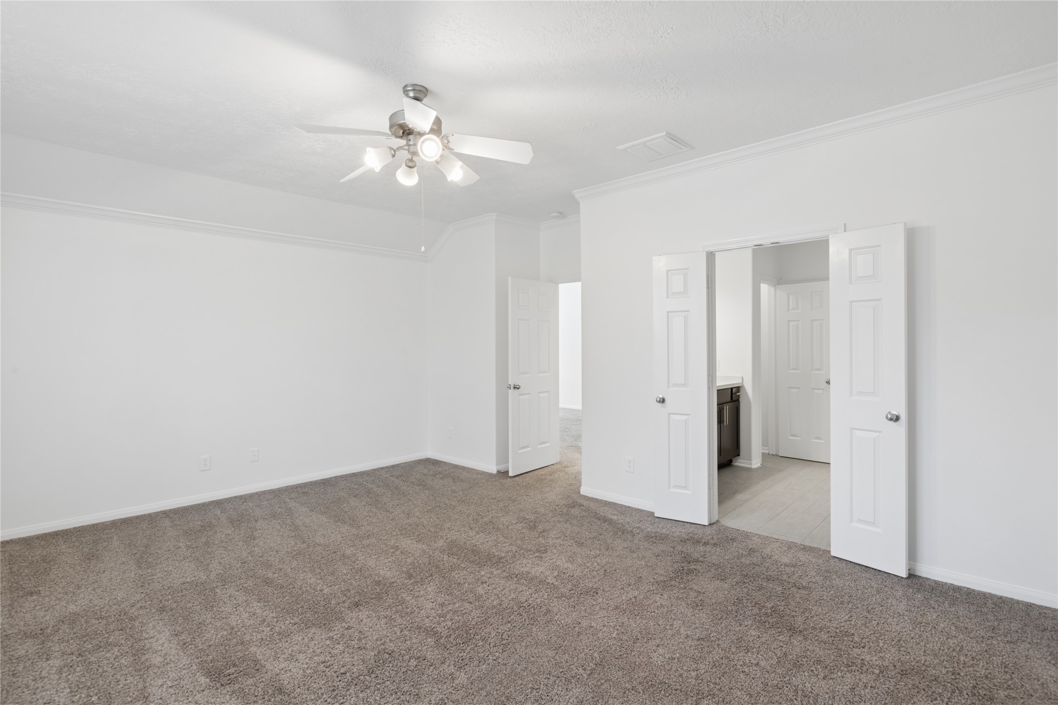 82 West Twinvale Loop Conroe, TX 77384 - Photo 20 of 34 Primary bedroom