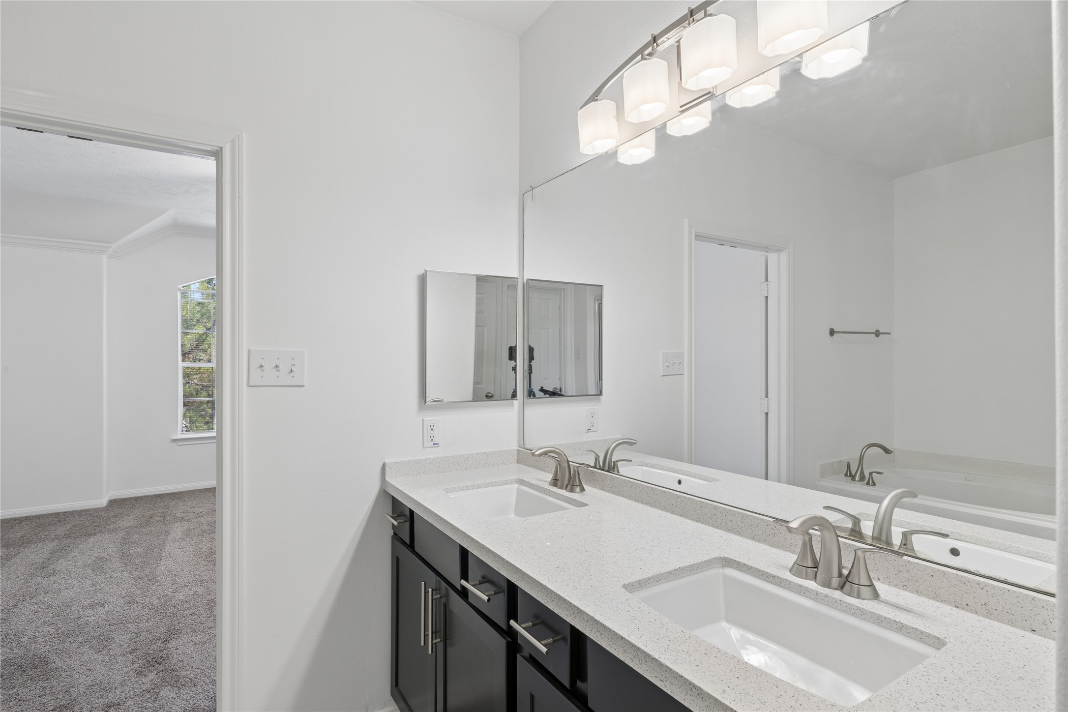 82 West Twinvale Loop Conroe, TX 77384 - Photo 21 of 34 Primary Bath