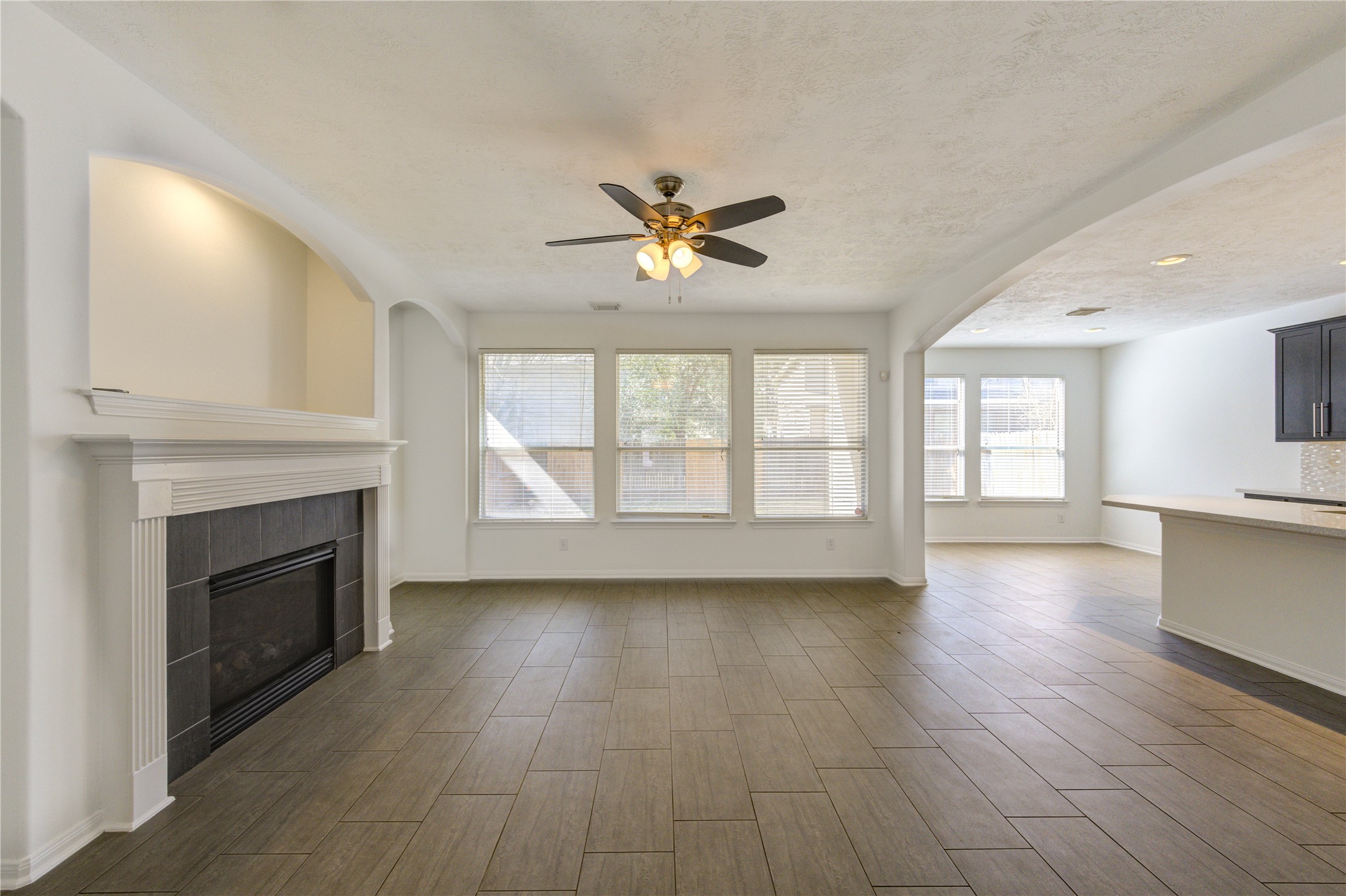 82 West Twinvale Loop Conroe, TX 77384 - Photo 9 of 34