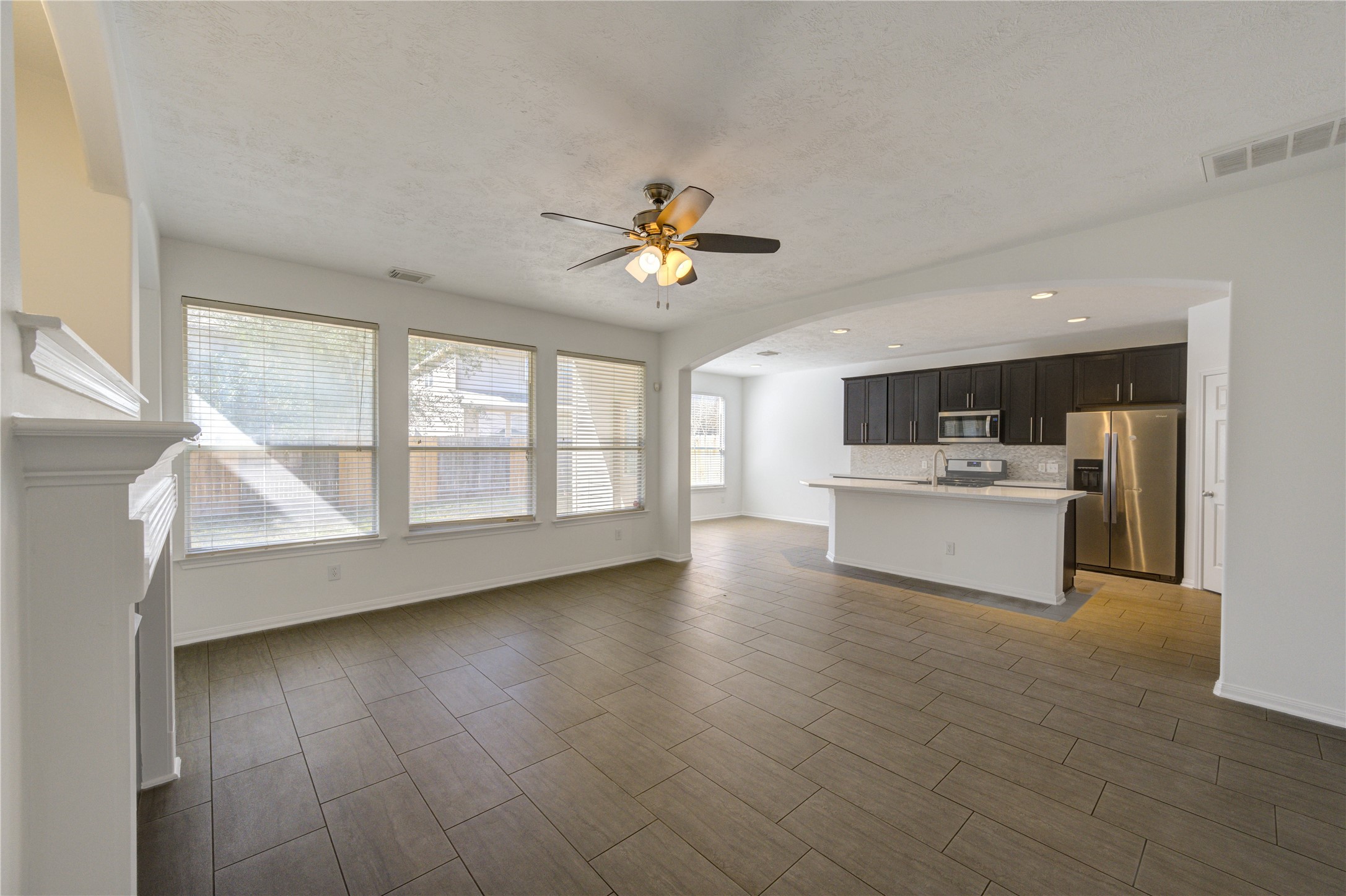 82 West Twinvale Loop Conroe, TX 77384 - Photo 10 of 34