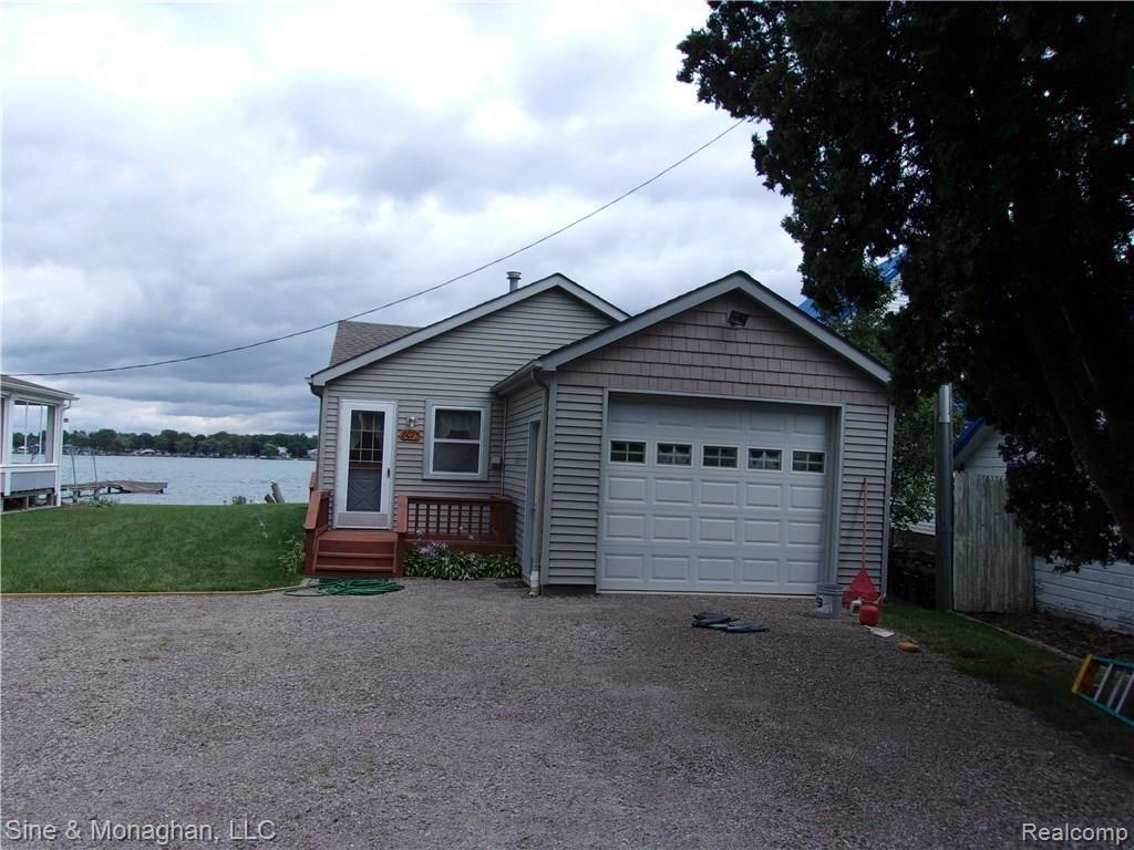 8075 North River Road Marine City, MI 48039 - Photo 3 of 38 100_0054.JPG