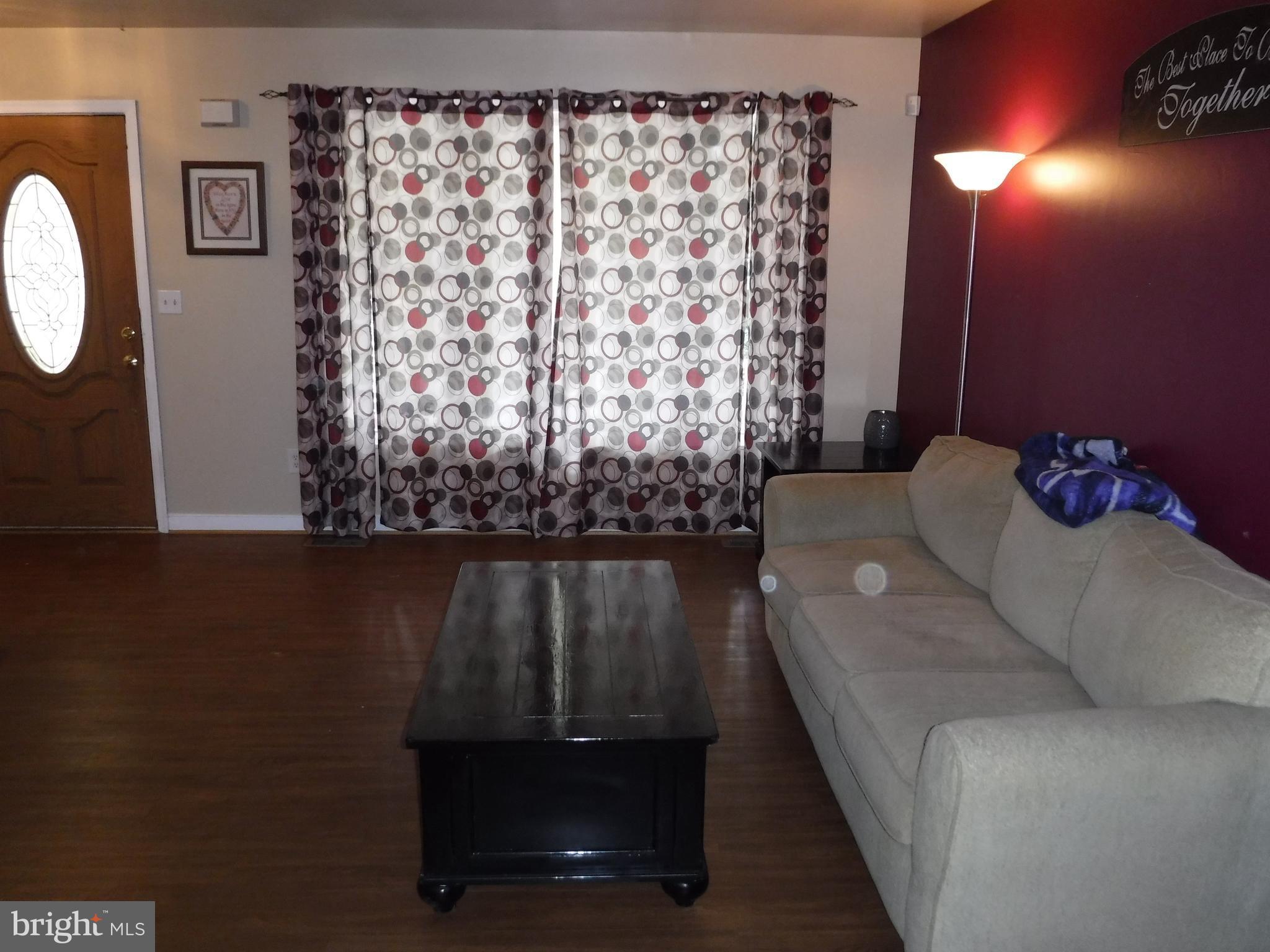 731 Hammonds Ferry Road Linthicum, MD 21090 - Photo 5 of 22 Living Room