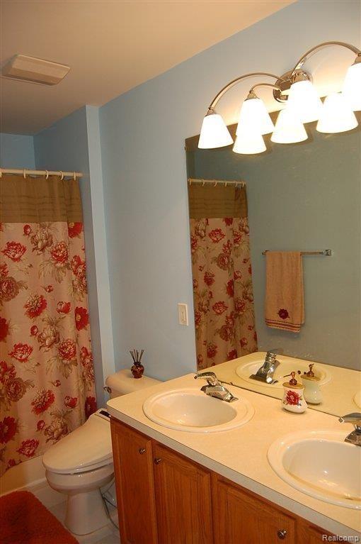 378 Pleasant Ridge Drive Canton, MI 48188 - Photo 14 of 25 Upper bath