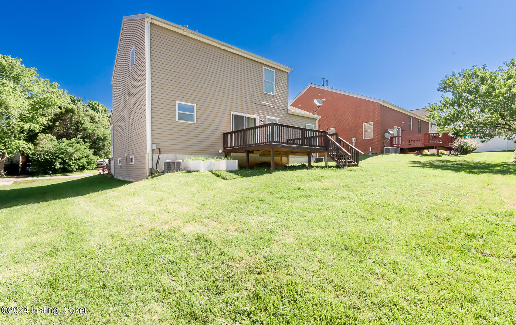 5114 Queens Castle Road Louisville, KY 40229 - Photo 25 of 26 Backyard Deck