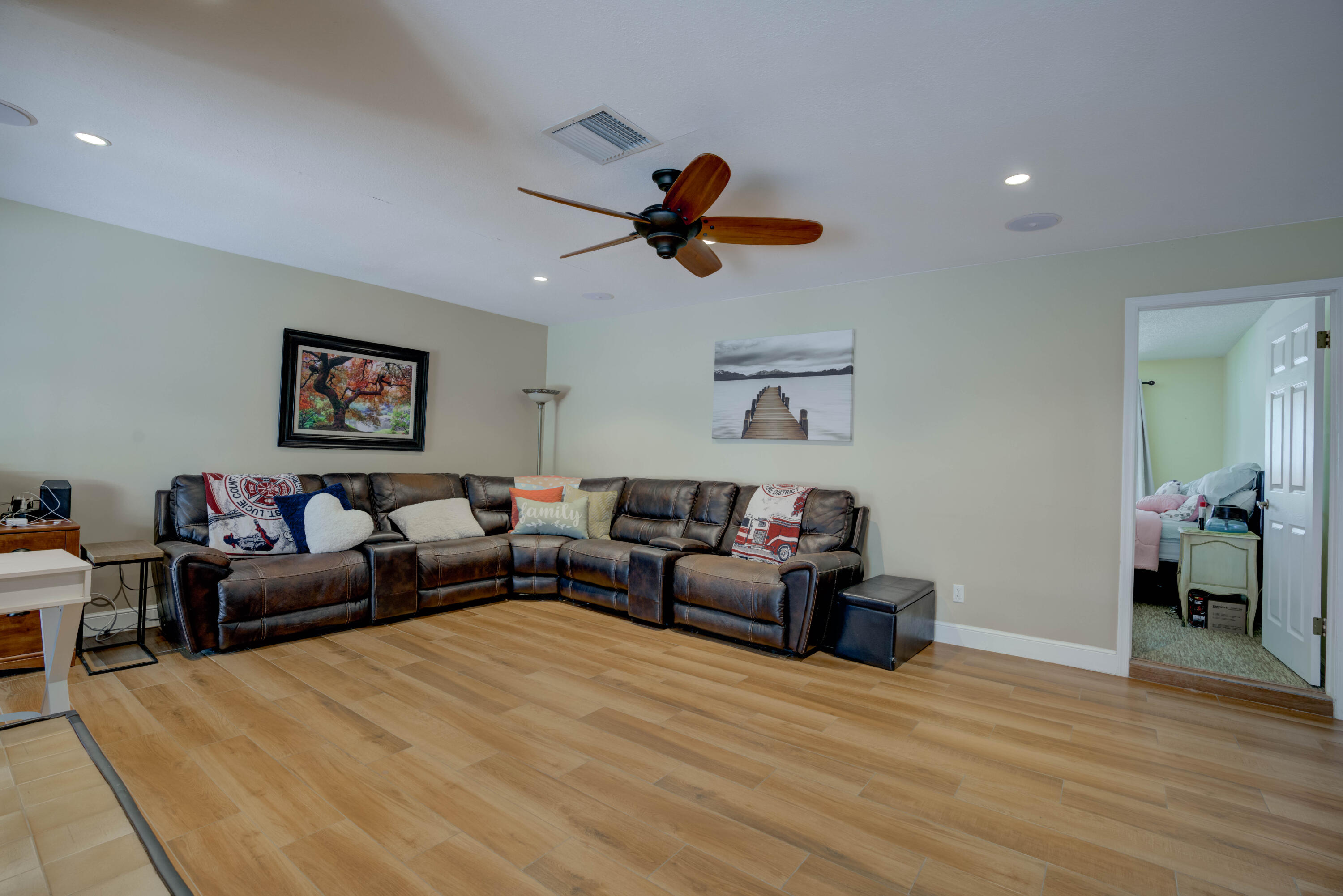 9524 Southeast Cove Point Street Jupiter, FL 33469 - Photo 20 of 58 Living room