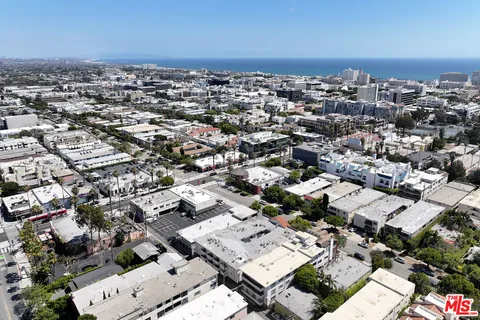 $1,070,000 | 1127 10th Street, Unit 201, Santa Monica, CA 90403