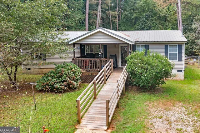 $219,900 | 450 Lakeshore Drive, Jackson, GA 30233