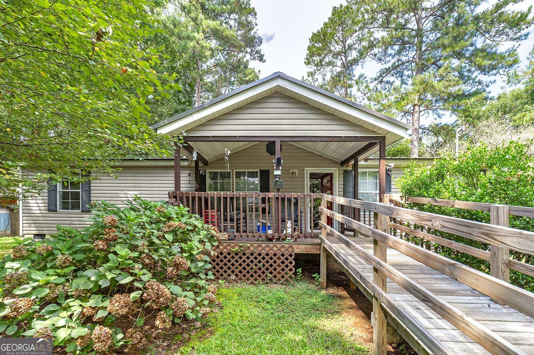 450 Lakeshore Drive Jackson, GA 30233 - Photo 3 of 33