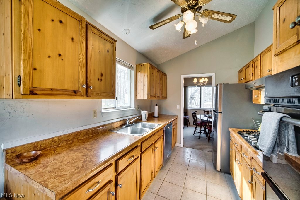 6046 Collins Road Mentor, OH 44060 - Photo 11 of 31 Eat-In Kitchen