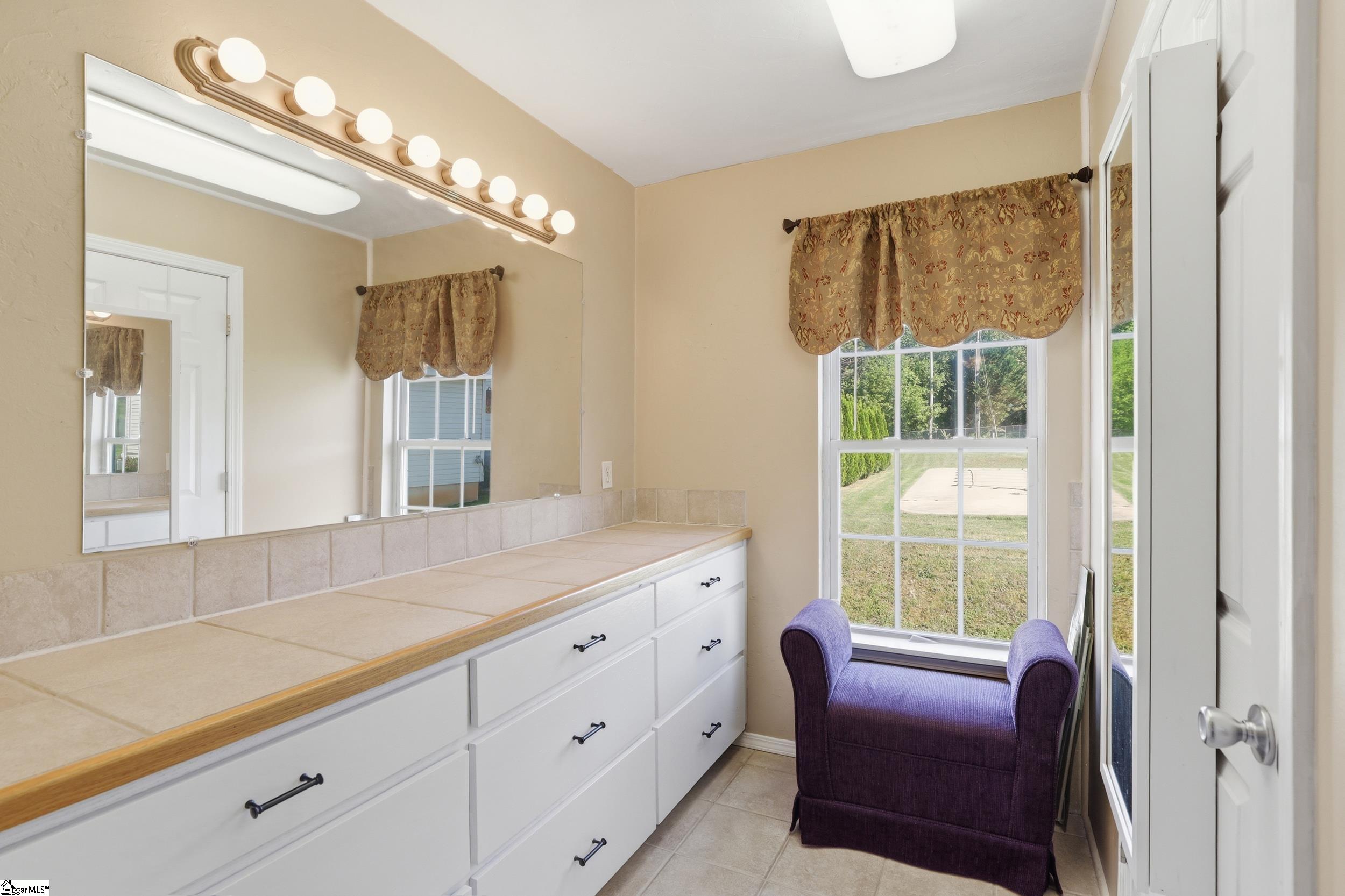 290 Dickson Road Campobello, SC 29322 - Photo 14 of 28