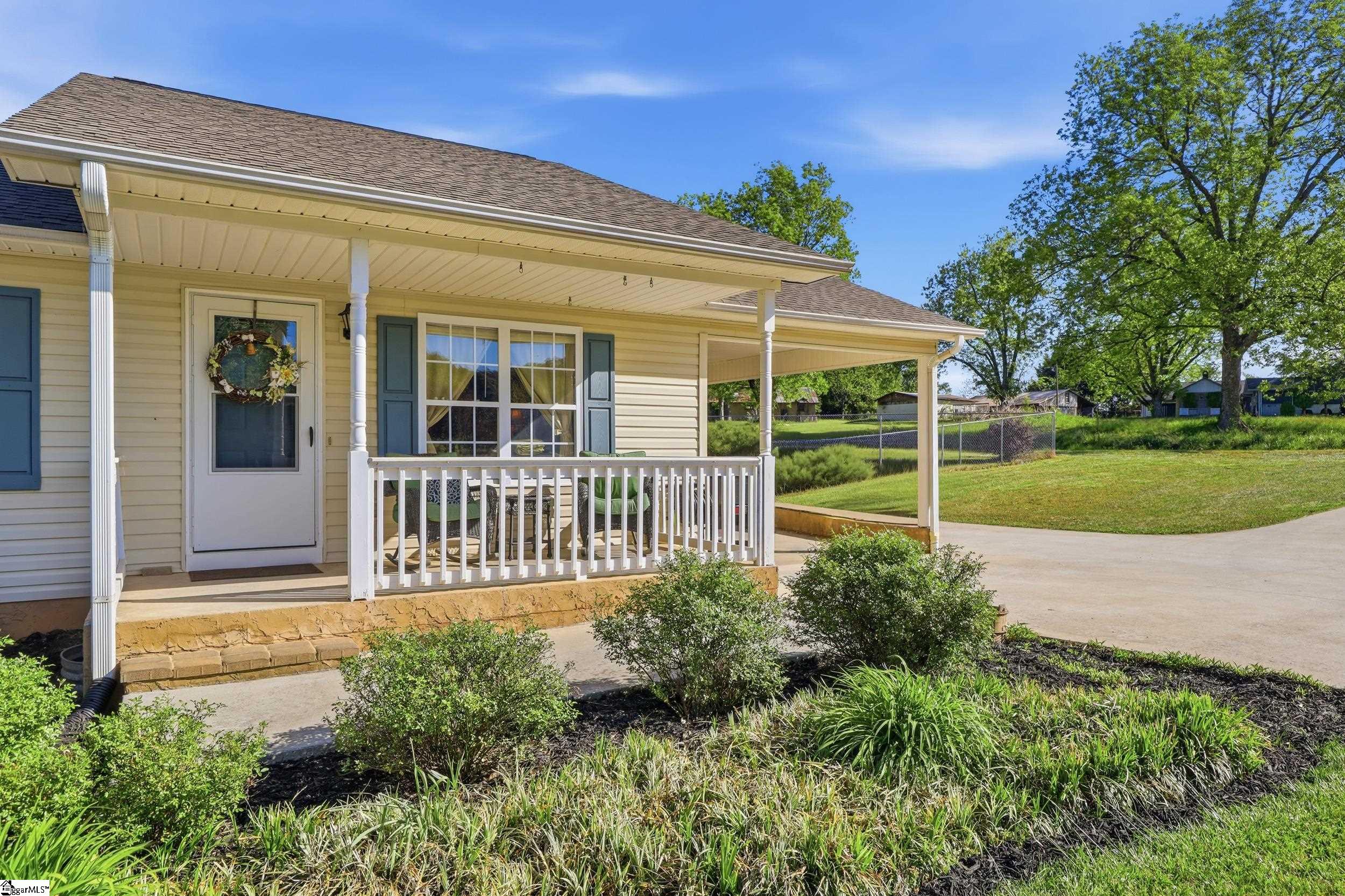 290 Dickson Road Campobello, SC 29322 - Photo 2 of 28