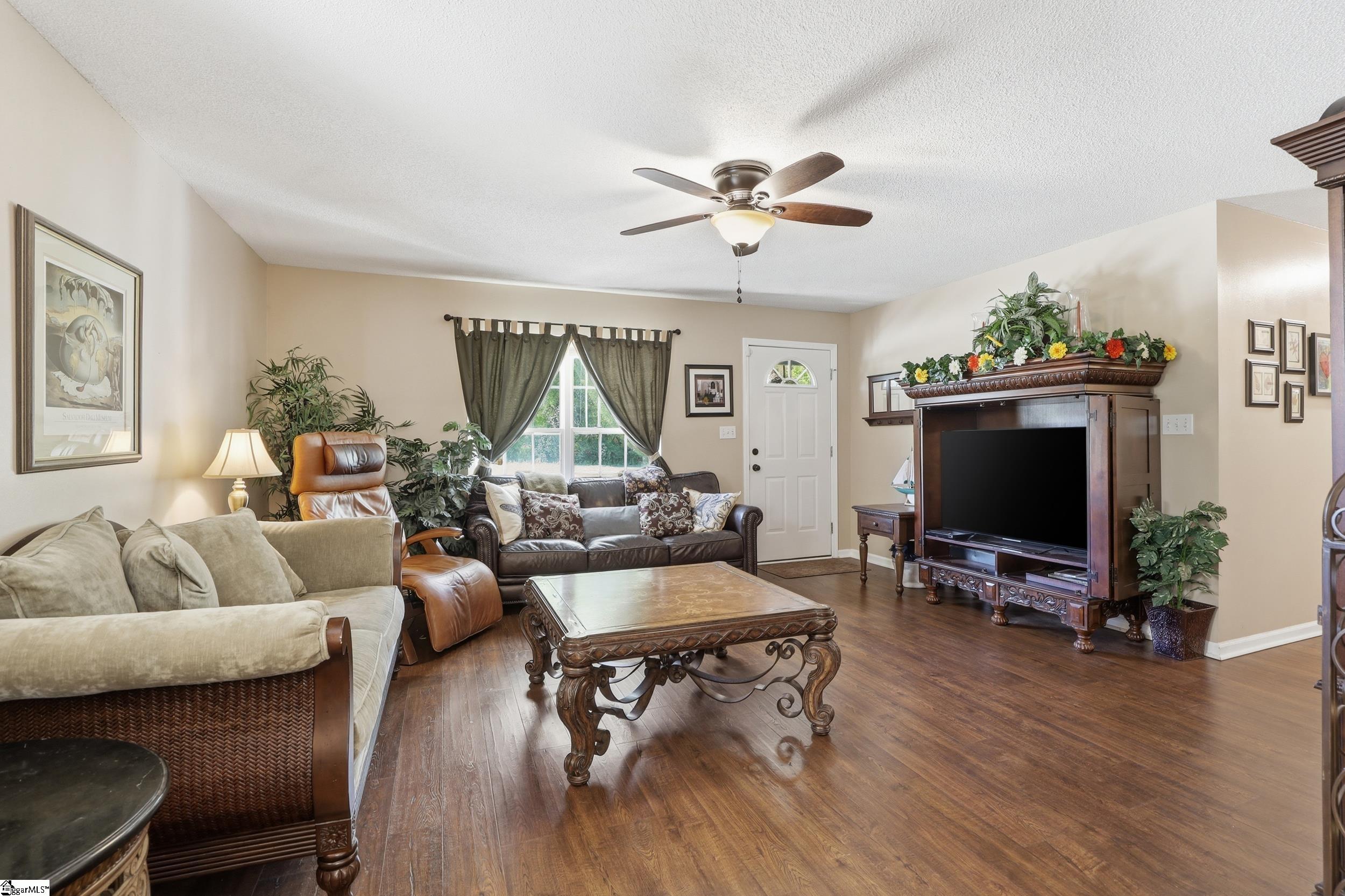 290 Dickson Road Campobello, SC 29322 - Photo 3 of 28