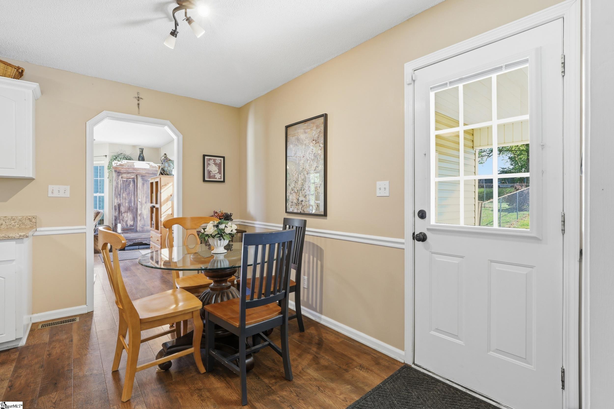 290 Dickson Road Campobello, SC 29322 - Photo 4 of 28