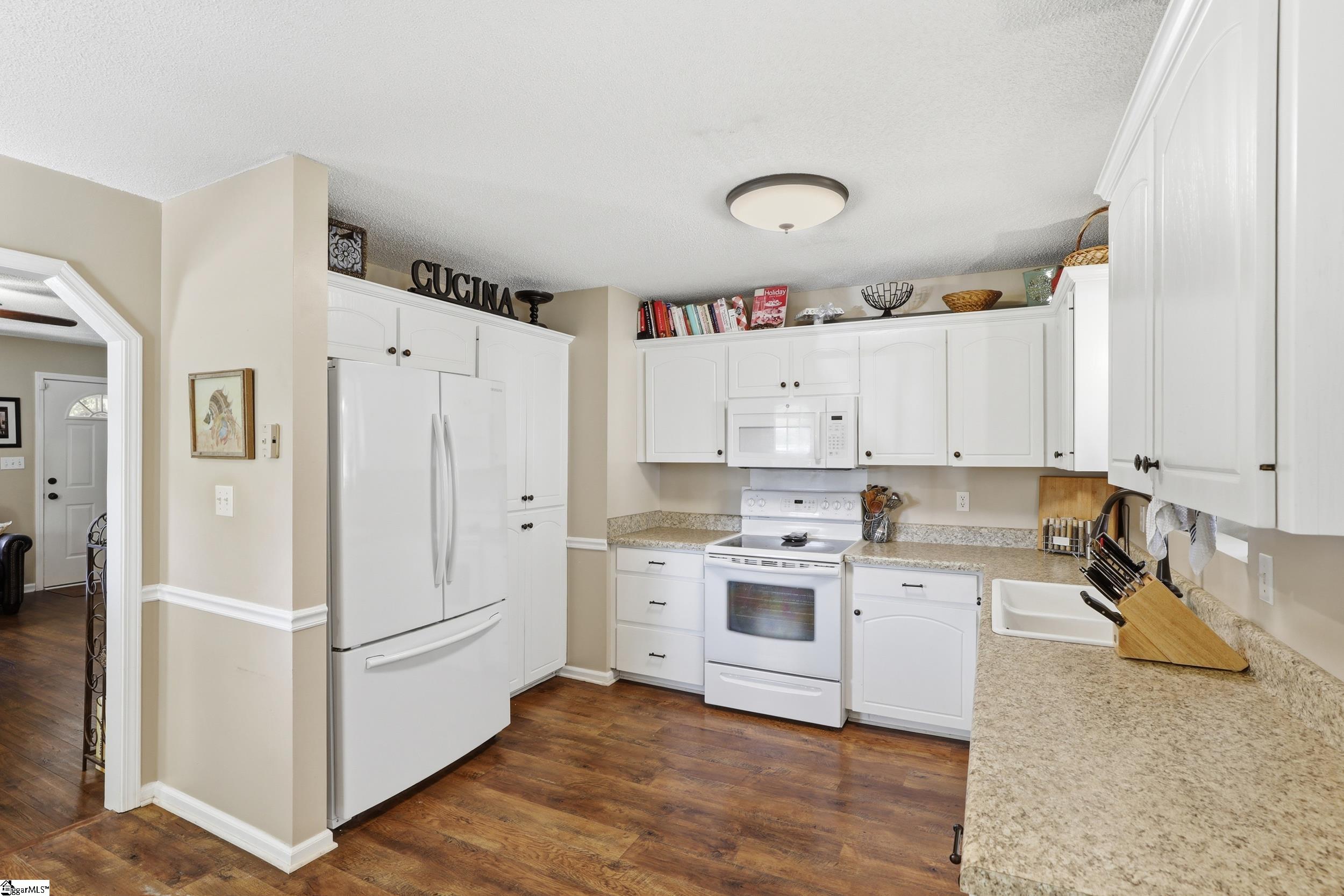 290 Dickson Road Campobello, SC 29322 - Photo 6 of 28