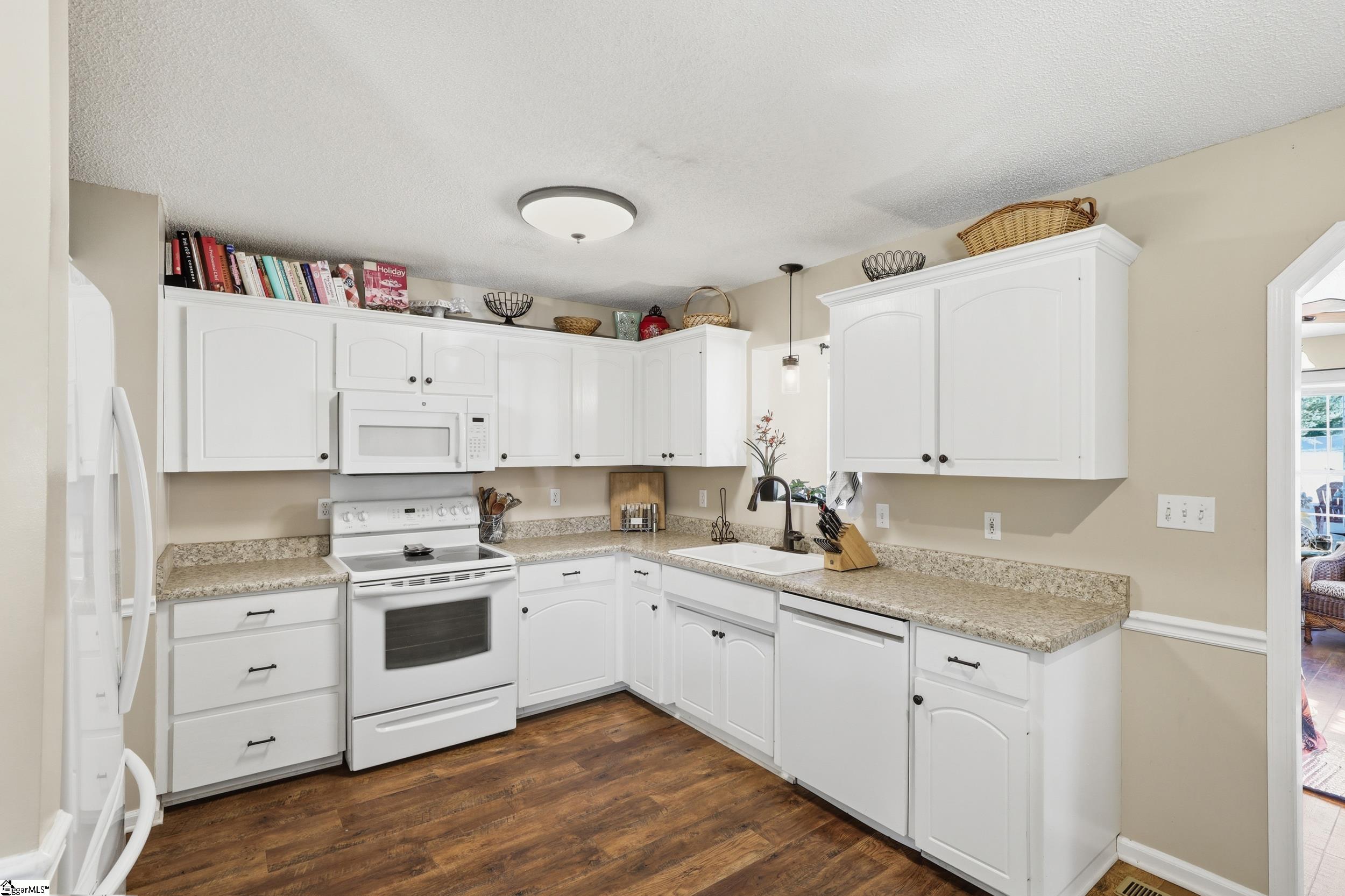 290 Dickson Road Campobello, SC 29322 - Photo 7 of 28