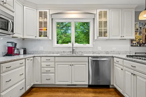 $1,695,000 | 150 North Suffolk Lane, Lake Forest, IL 60045