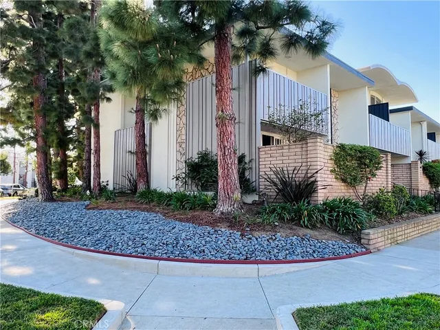 $1,450,000 | 4745 La Villa Marina, Unit J, Marina del Rey, CA 90292