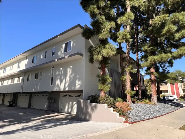 $1,450,000 | 4745 La Villa Marina, Unit J, Marina del Rey, CA 90292