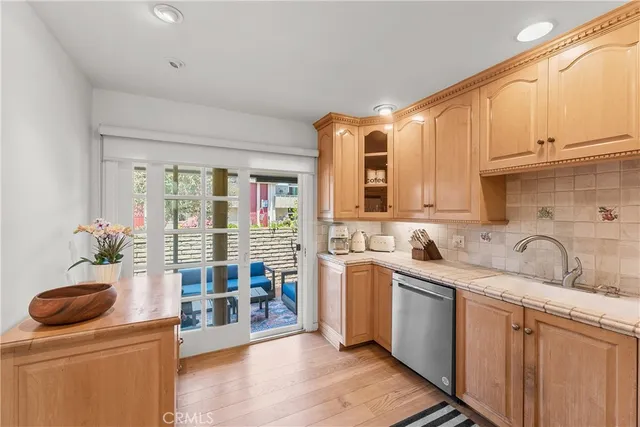 $1,450,000 | 4745 La Villa Marina, Unit J, Marina del Rey, CA 90292