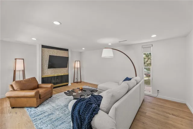 $1,450,000 | 4745 La Villa Marina, Unit J, Marina del Rey, CA 90292